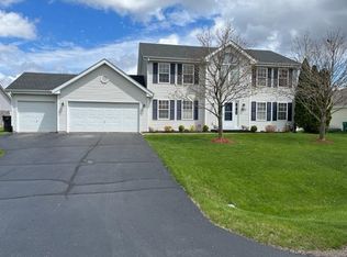 10853 Lemon Grass Ln, Roscoe, IL 61073