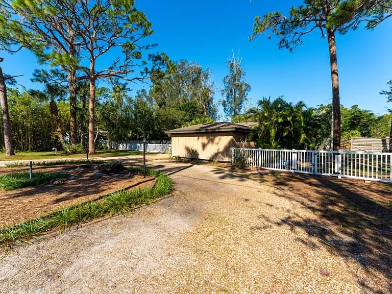 2301 Kalin Ln — Photo 7