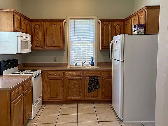 3rd image of 1004 W University Ave