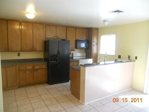 3rd image of 717 Greenbriar Townhouse Way