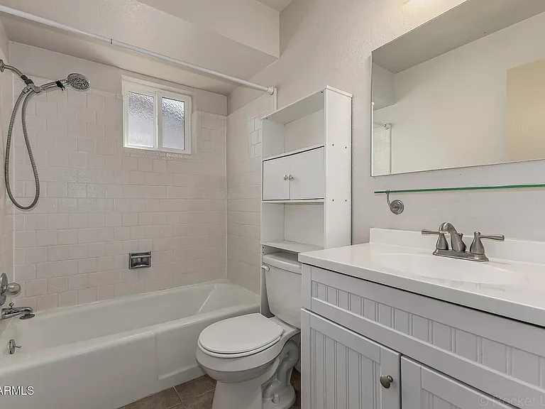 1241 W Laredo St — Photo 8