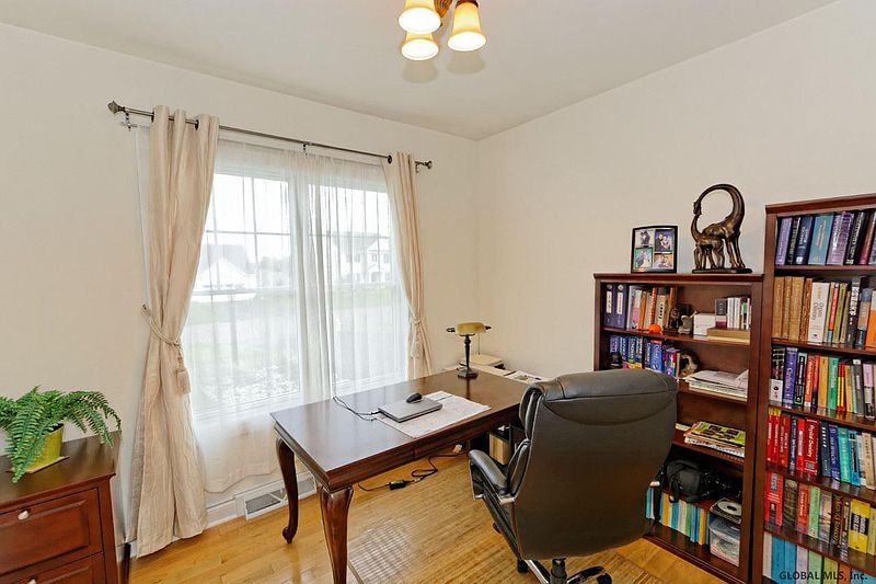 5th image of 24 MISTY MEADOW Way