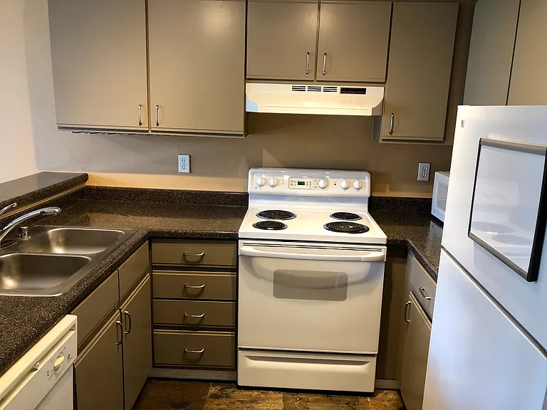 5000 Lake Washington Blvd NE #E105 — Photo 9