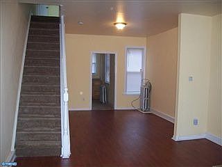 4th image of 410 W Grange Ave