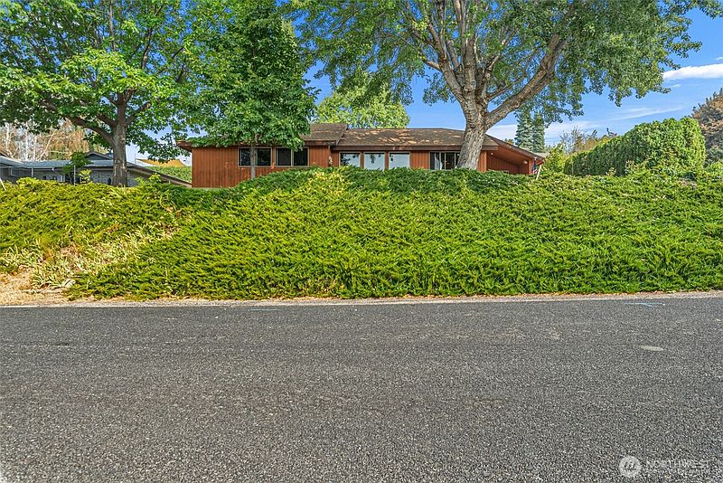 2nd image of 110 View Ridge Circle