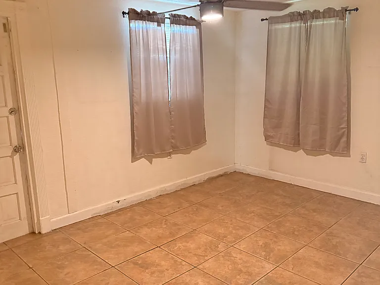 5019 NW 5th Ave — Photo 8