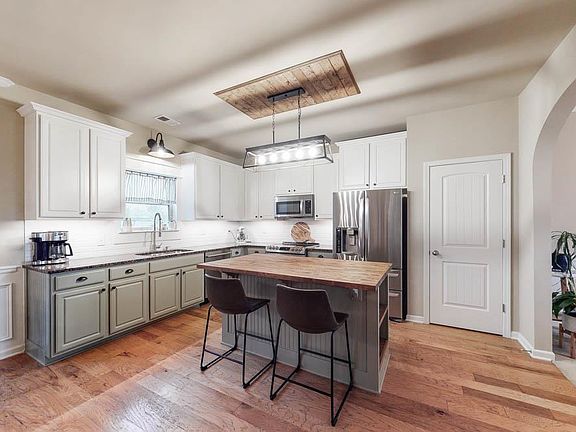 5th image of 7169 Roundstone Dr