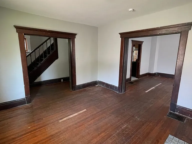 136 E Norwich Ave — Photo 11