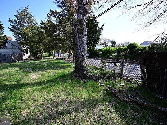 4th image of 4807 N Barnaby Ln