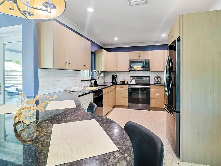 2545 Webber St — Photo 42