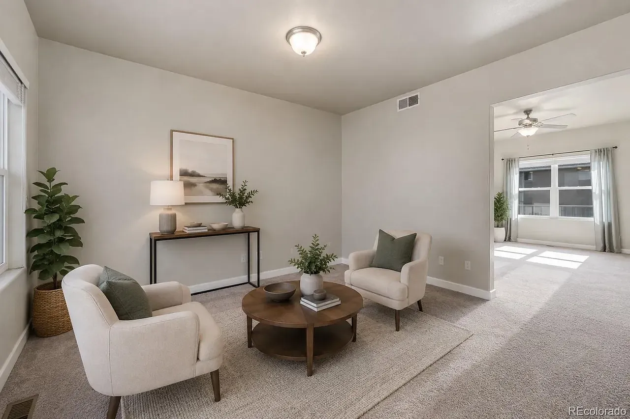 5 bed, 3.5 bath, 3326 sqft, $3,000 — Photo 2