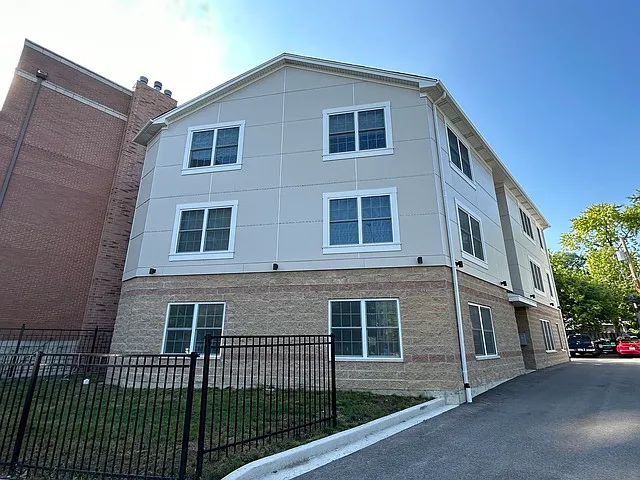 7441 N Rogers Ave #3B — Photo 1
