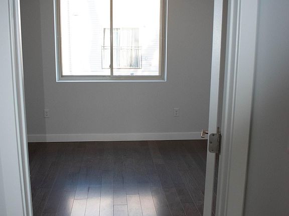 2nd image of 2233 N Franklin St #2