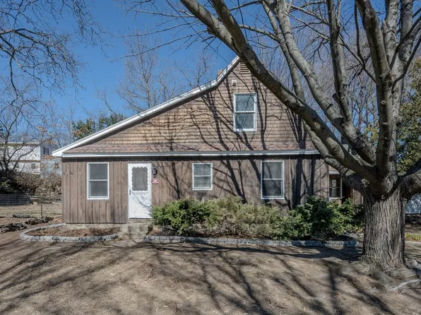 36 Turner Ave, Dracut, MA 01826
