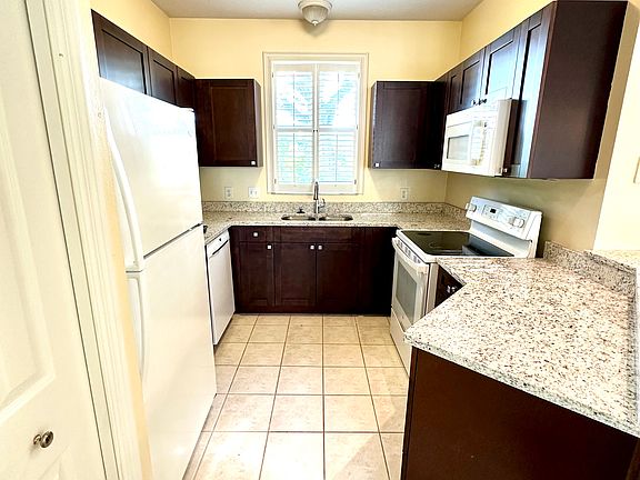 5th image of 13550 Forest Lake Dr