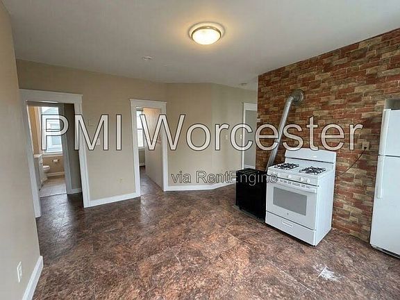 3rd image of 174 Ingleside Ave APT 2
