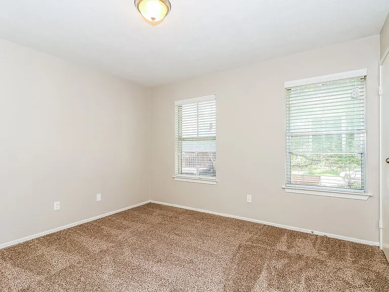 1113 Heiden Ct — Photo 9