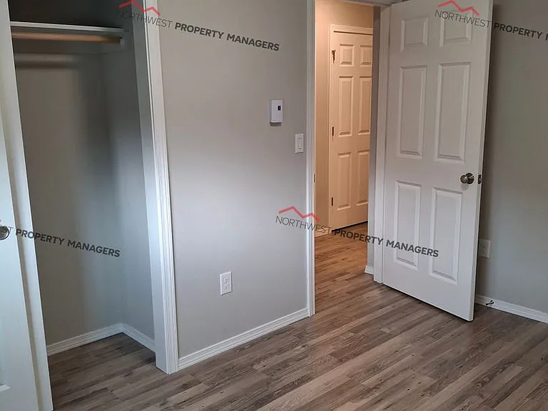 52-54 Godfrey Rd — Photo 17