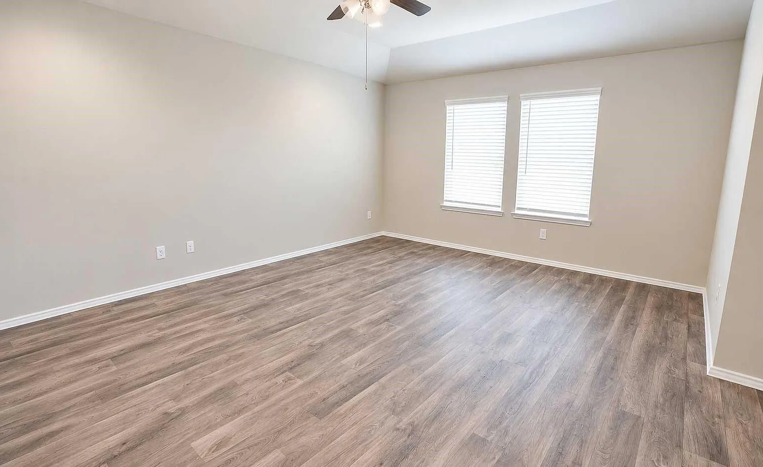 3 bed, 2.0 bath, 1575 sqft, $2,200 — Photo 4