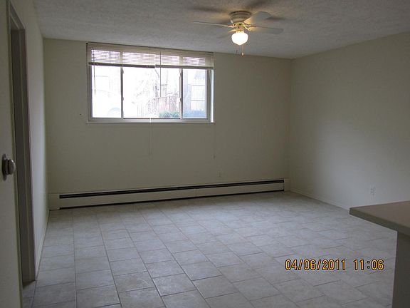 More Apartment pics 026