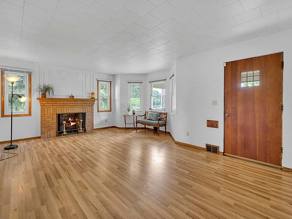5th image of 21 E Jeffrey Pl