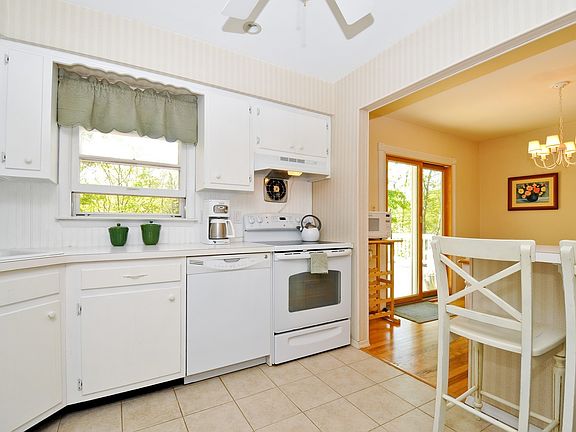 5th image of 27 Dogwood Ln
