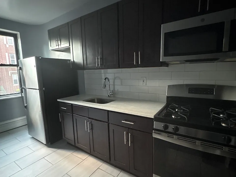 14 Kensington Ave #2