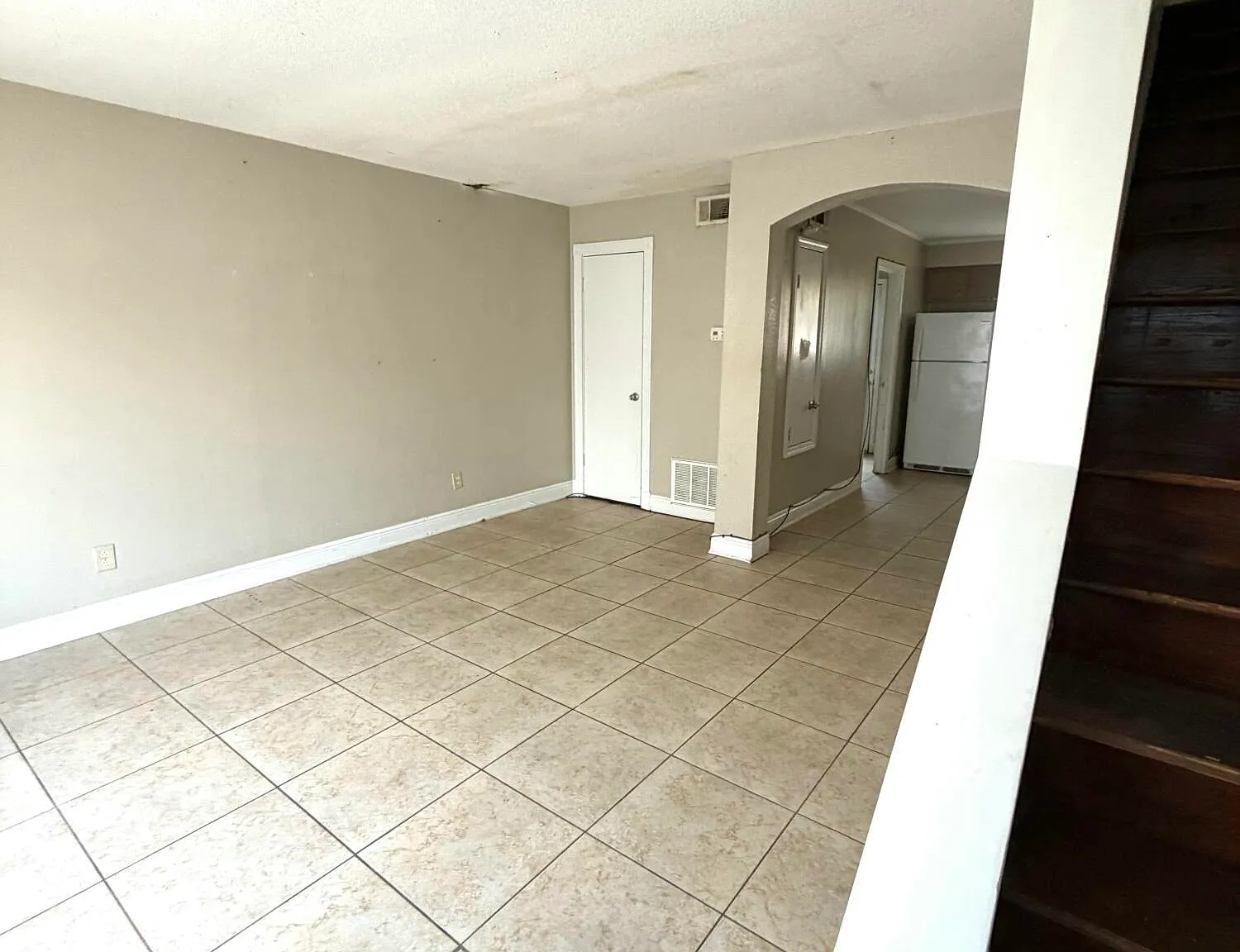 2 bed, 1.5 bath, 1200 sqft, $1,200 — Photo 2