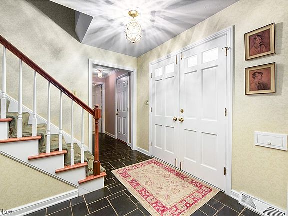 4th image of 29001 Buchanan Dr