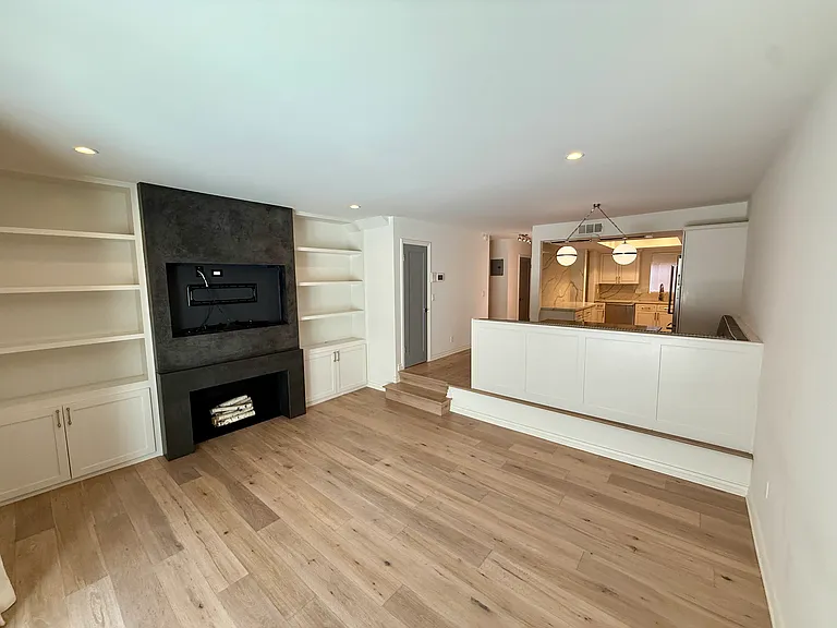 853 Larrabee St #6 — Photo 15
