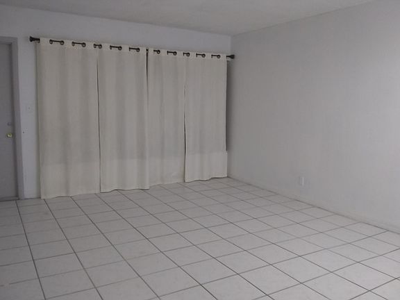 4th image of 16800 NE 15th Ave APT 211