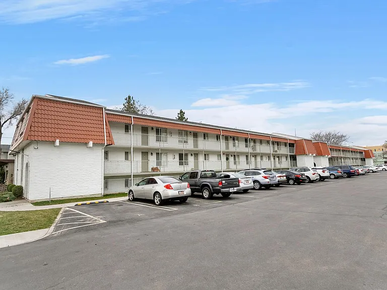 455 N 400 W #15 — Photo 10