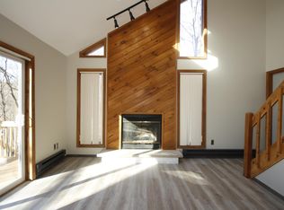 1017 Hampstead Rd, Bushkill, PA 18324