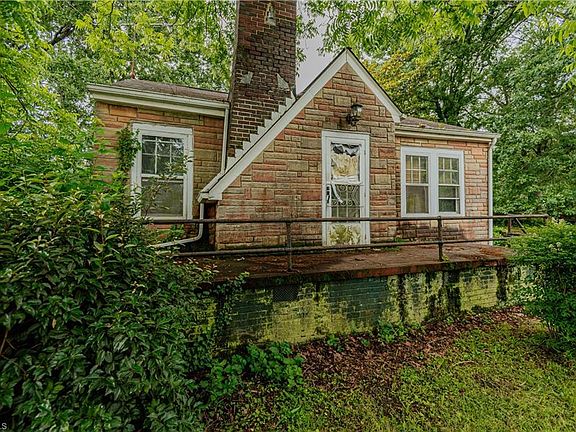 2nd image of 1019 N Mebane St