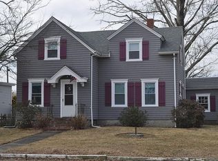 17 S Main St, Acushnet, MA 02743