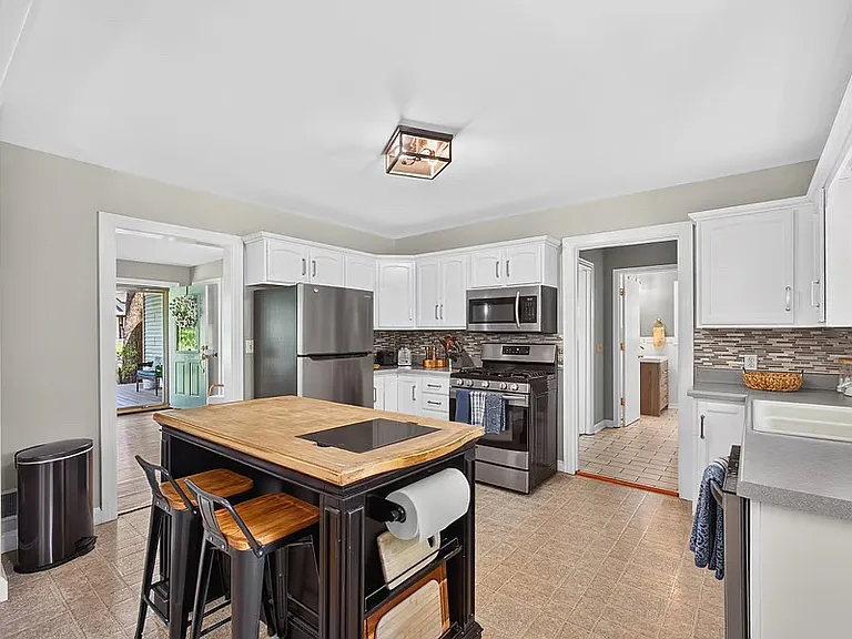 1228 Elizabeth St — Photo 5