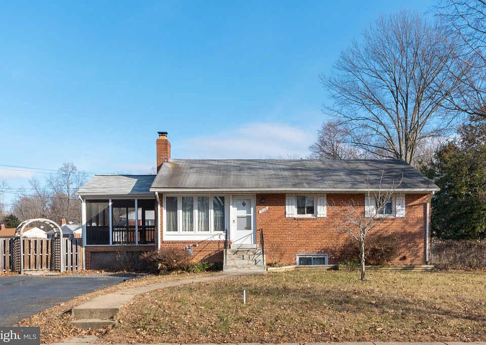 1st image of 3229 Holly Hill Dr