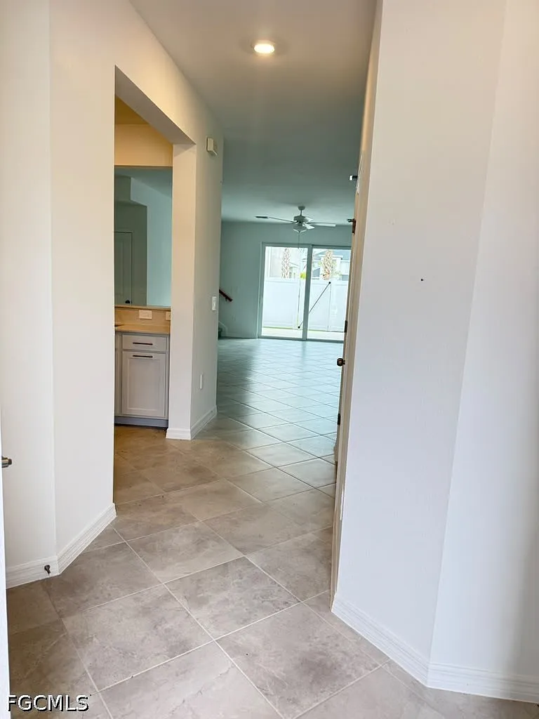 3 bed, 2.5 bath, 1879 sqft, $2,300 — Photo 2