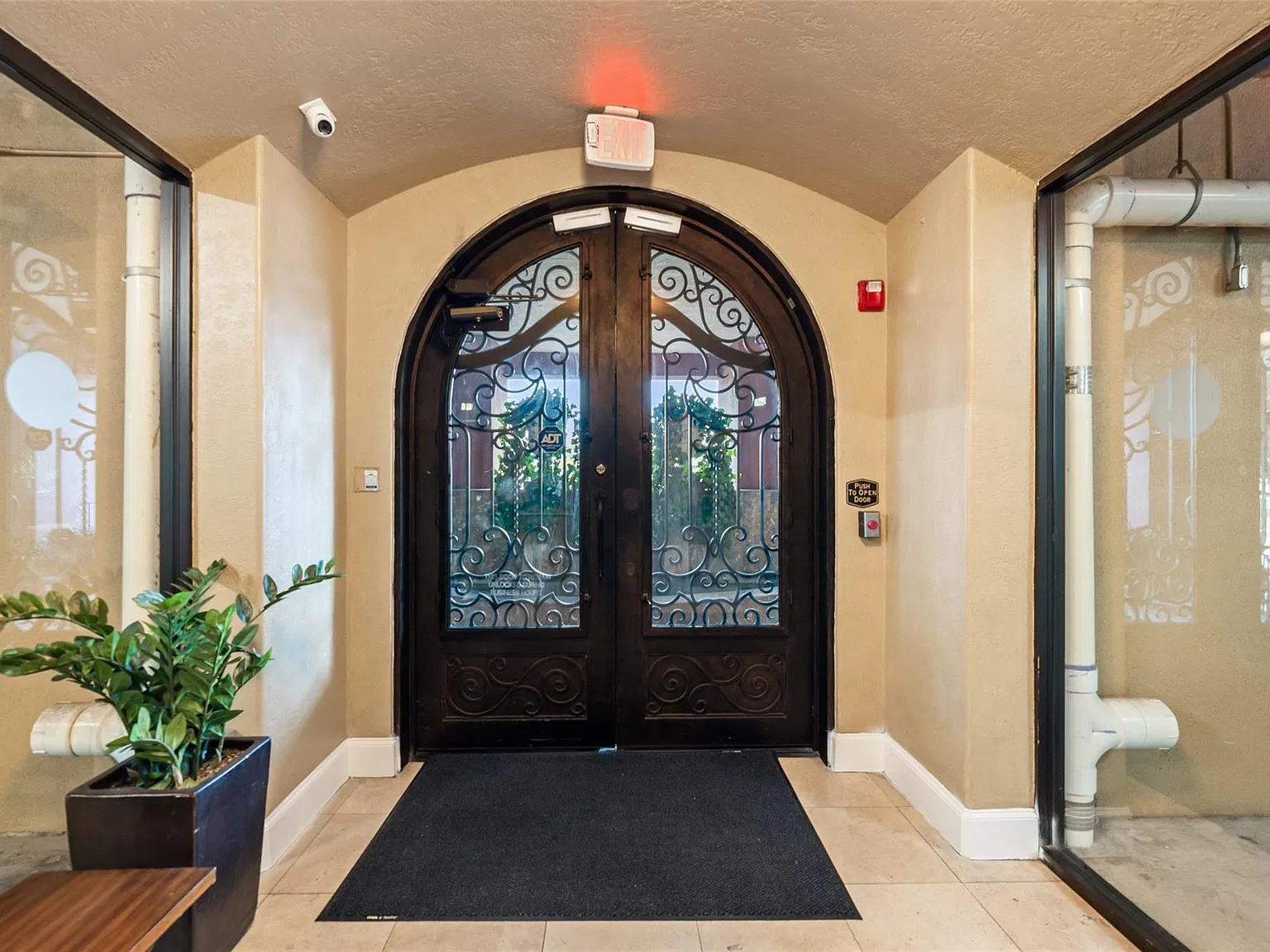 2 bed, 2.0 bath, 1233 sqft, $2,100 — Photo 3