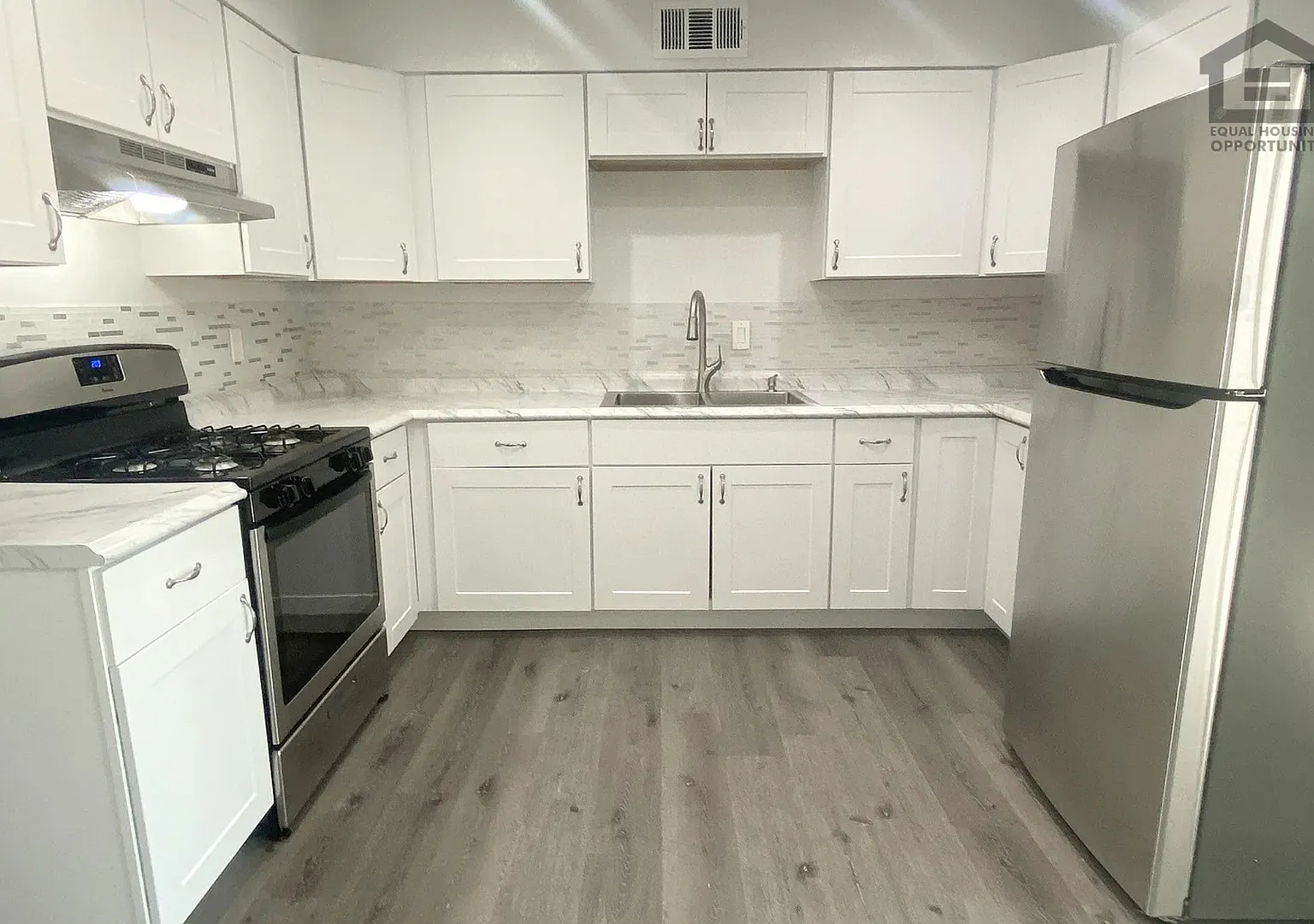 1302 N 48th Pl — Photo 1