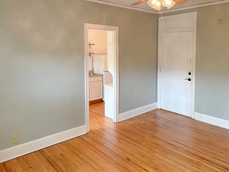 Oakview Apartments — Photo 7