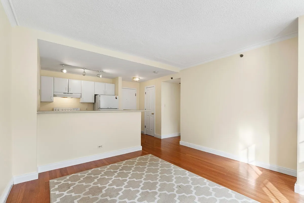 Building Photo - 534 Beacon St #302