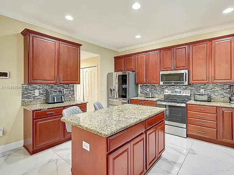 1018 SW Eckard Ave — Photo 8