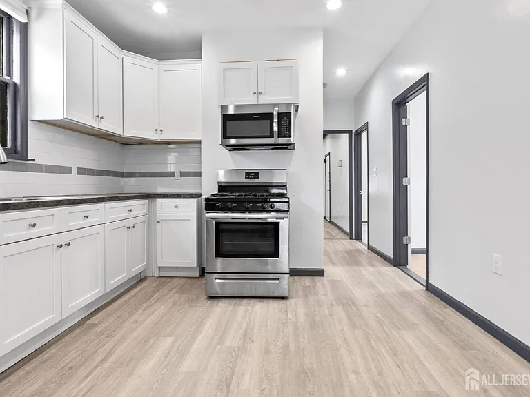 211 N 13th St #2 — Photo 1