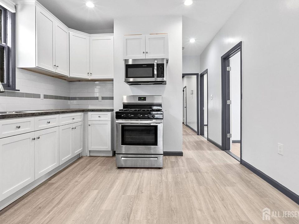 1st image of 211 N 13th St Floor 2