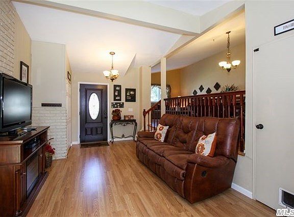 3rd image of 16 Brilner Dr