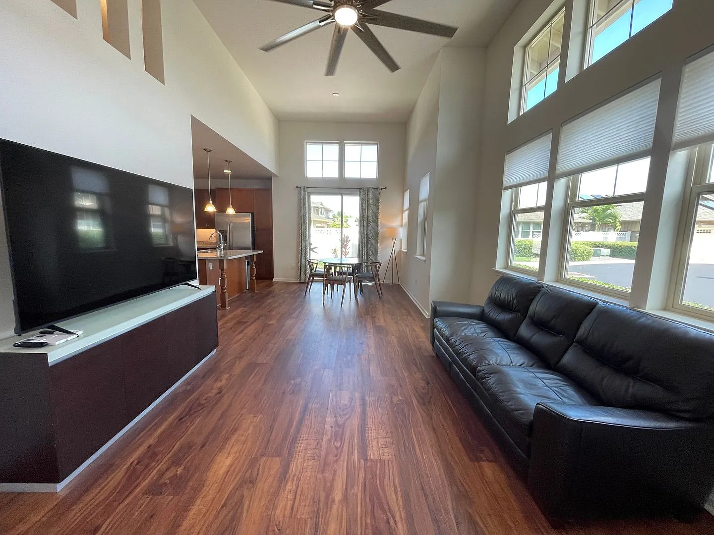 Pet Friendly Kahoma Village Furnished Three Bedroom — Photo 3