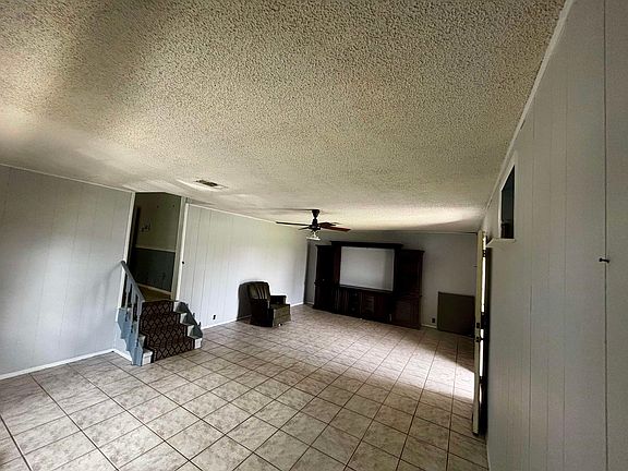 4th image of 140 Gill Rd