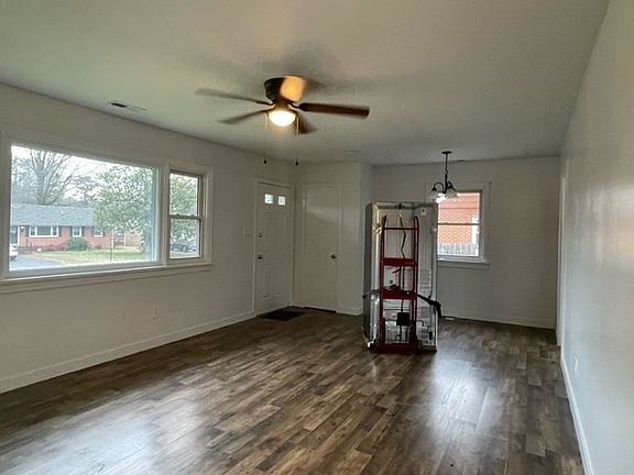 5th image of 418 Sandston Ave
