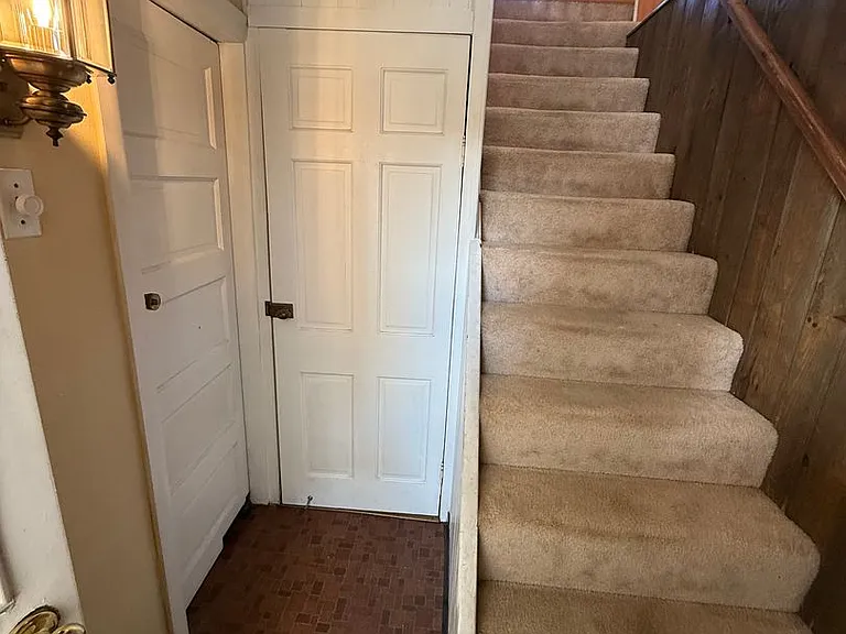 815 Grosstown Rd — Photo 2